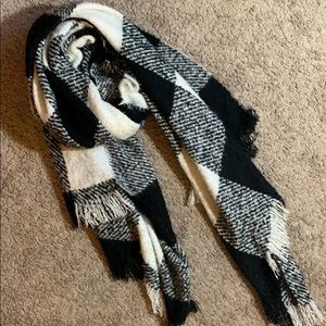 Black and White Buffalo Plaid Blanket Scarf